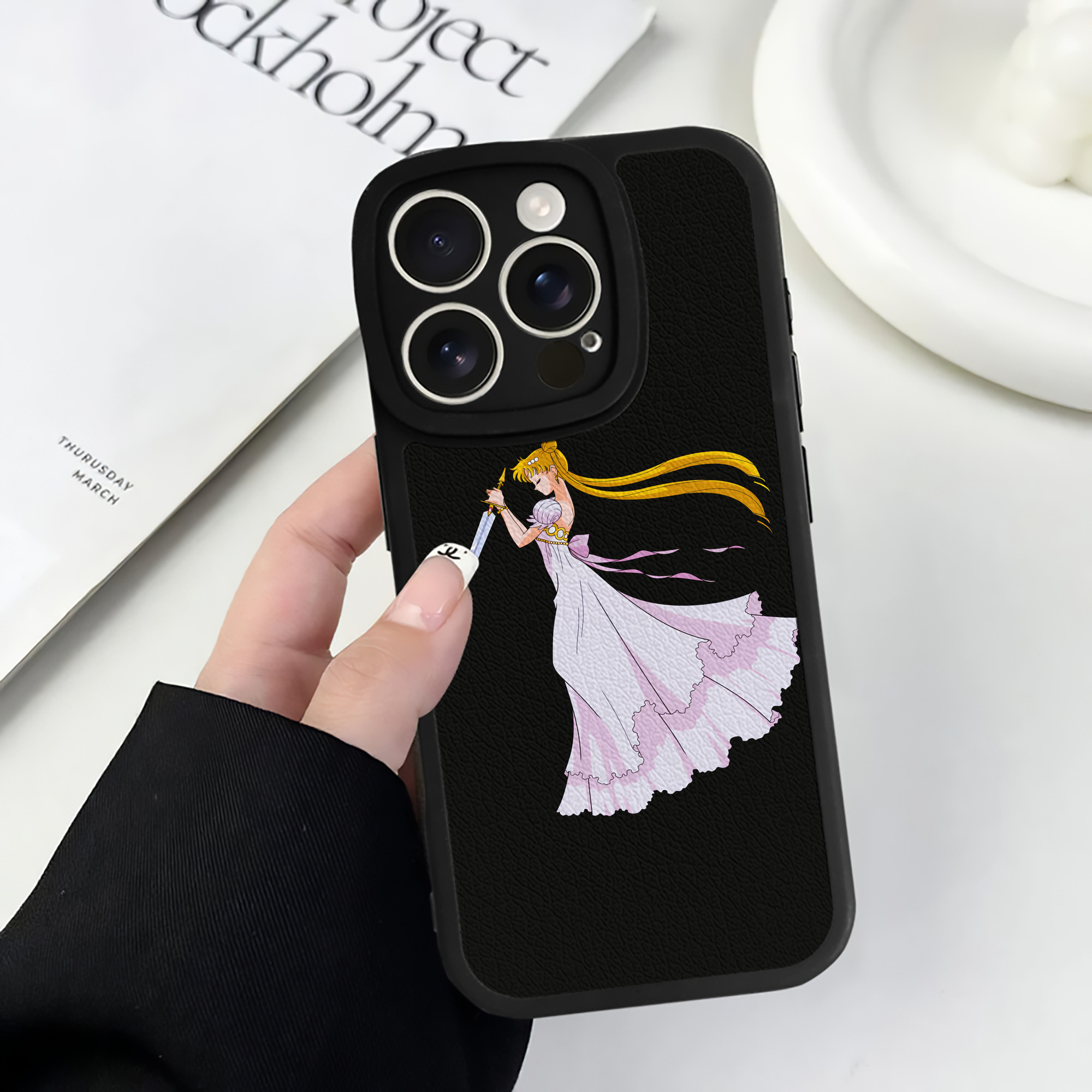 （画像用） 美少女戦士セーラームーン 愛野 美奈子 あいの みなこ Sailor Moon Aino Minako 【iPhone 16シリーズ対応】シリコンスマホケース（レザー調） 材質：シリコン